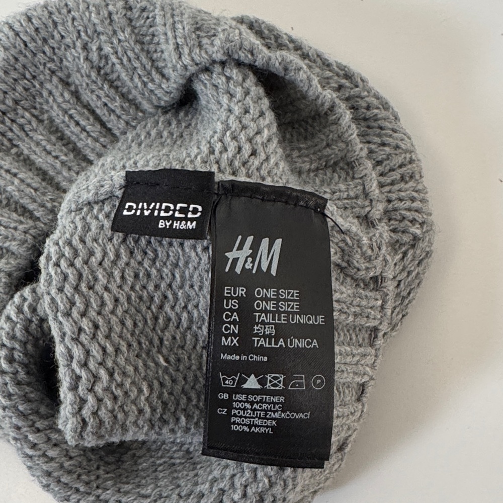 NWOT!!!!Gray Knit Kids Beanie with Cute Face Design - Picture 3 of 4